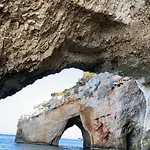 فيلة Yoma Cove *
