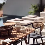 Yoma Cove فيلة Volímai