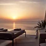 فيلة Yoma Cove