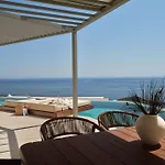 فيلة Yoma Cove *